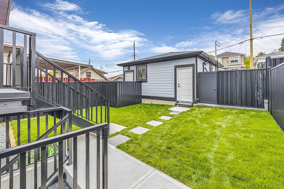 3440 E 4th Avenue Vancouver, BC - 3