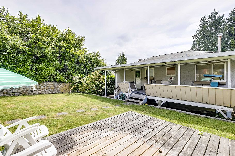 1118 Cloverley Street North Vancouver, BC - 8