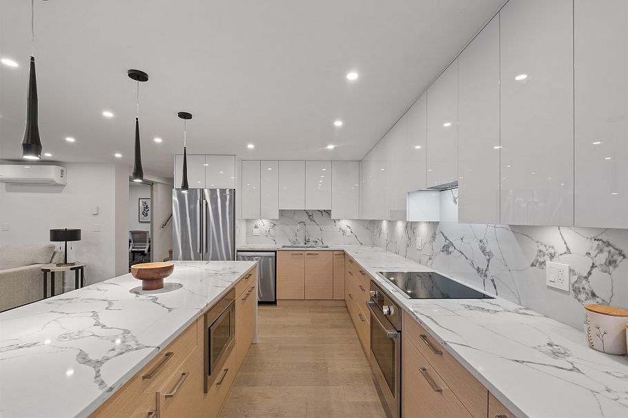 1207 1515 Eastern Avenue North Vancouver, BC - 2