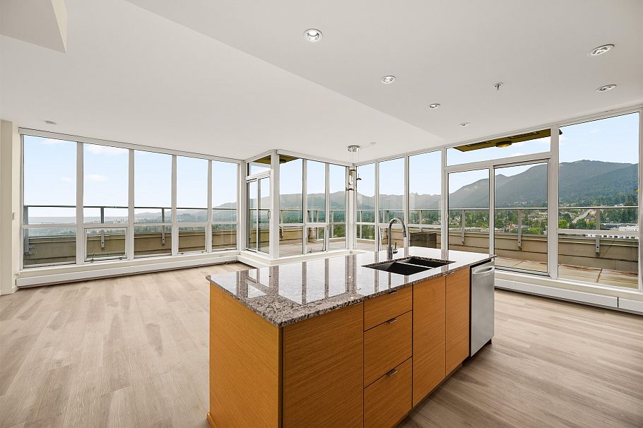 2002 135 E 17th Street North Vancouver, BC - 8