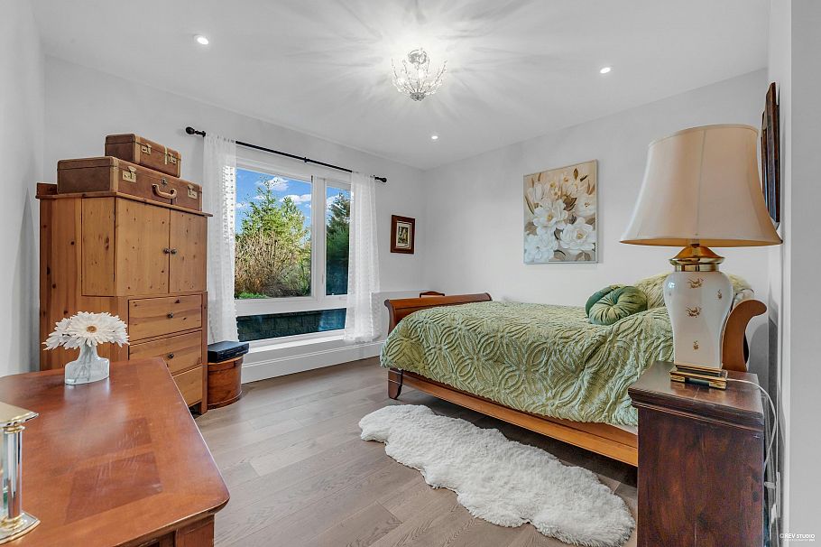 1812 Cardinal Crescent North Vancouver, BC - 22