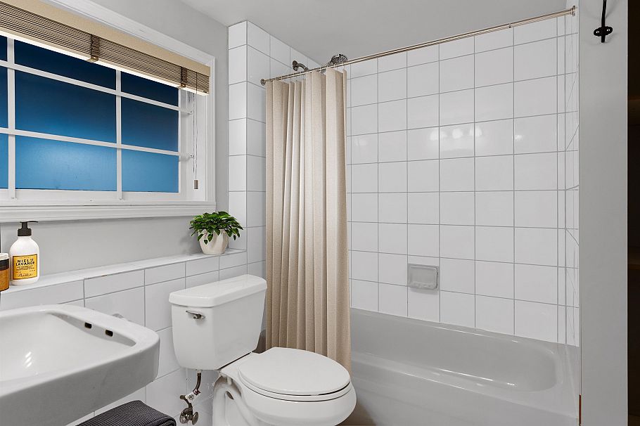 231 E 40th Avenue Vancouver, BC - 27