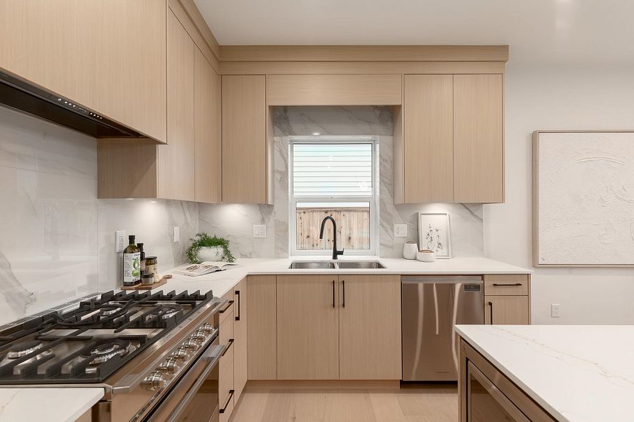 1 3508 E Pender Street Vancouver, BC - 9