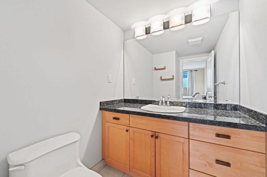 801 114 W Keith Road North Vancouver, BC - 22