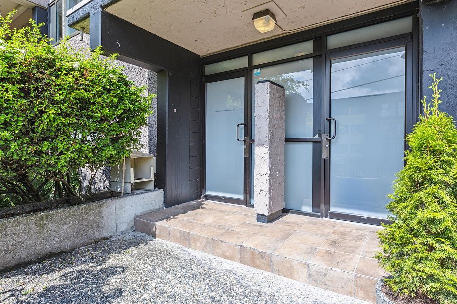 205 341 Mahon Avenue North Vancouver, BC - 16