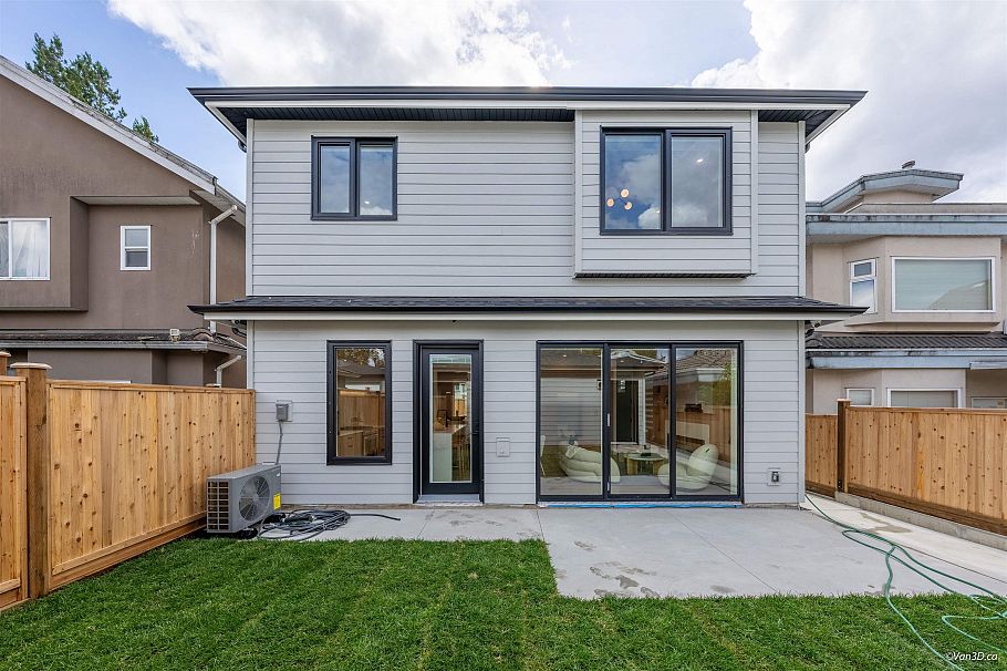 2 3121 E 46th Avenue Vancouver, BC - 27