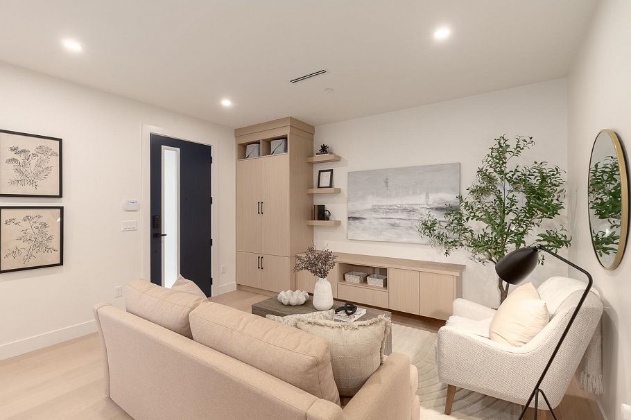 1 3508 E Pender Street Vancouver, BC - 5