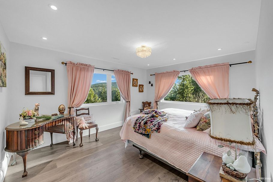 1812 Cardinal Crescent North Vancouver, BC - 20