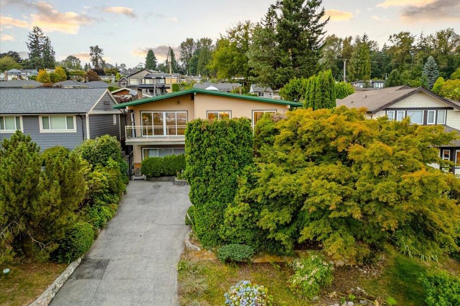 1228 Adderley Street North Vancouver, BC - 31