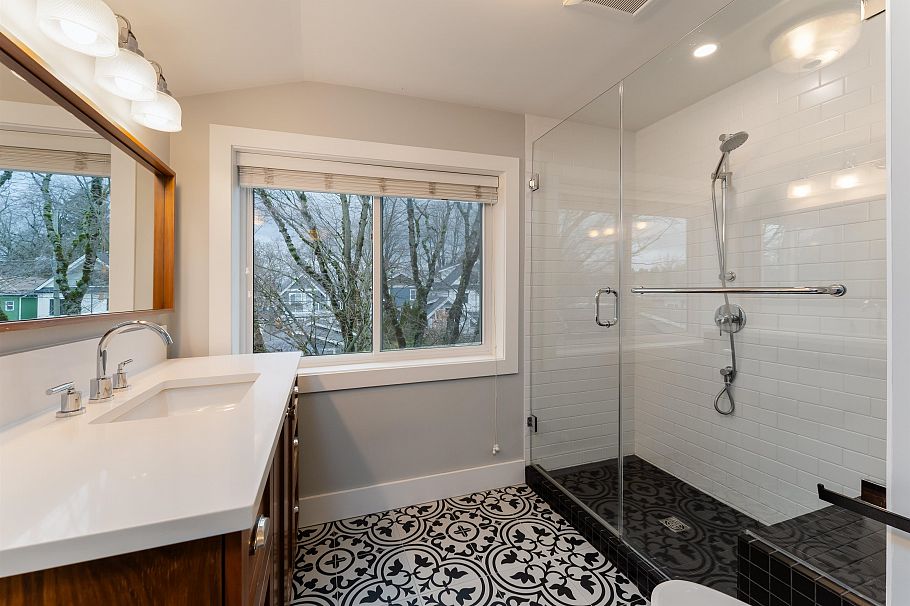 231 E 40th Avenue Vancouver, BC - 20