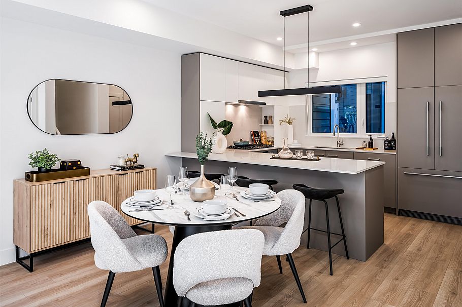 311 342 Mountain Highway North Vancouver, BC - 3