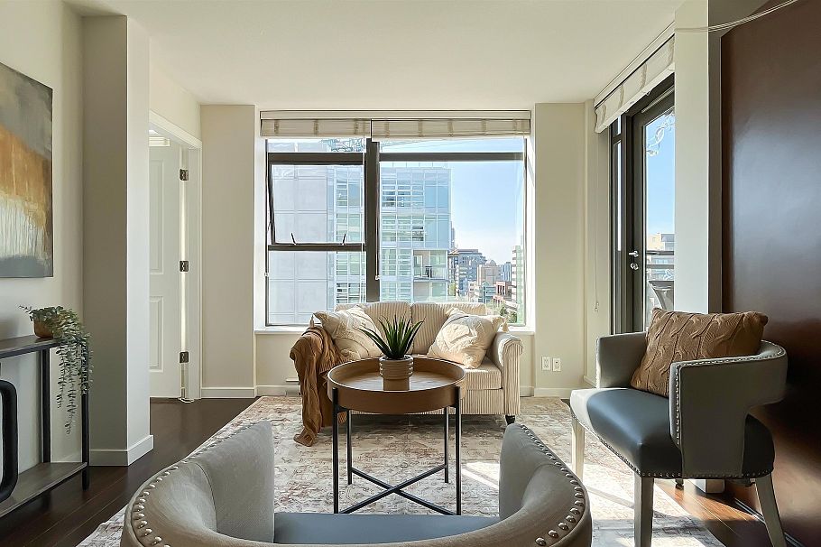 1106 1068 W Broadway Vancouver, BC - 2