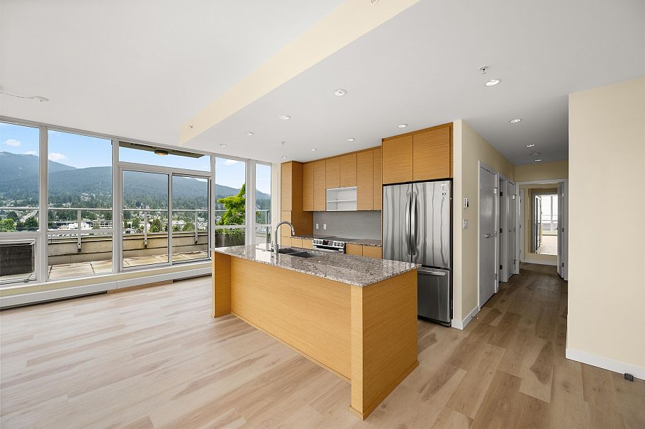 2002 135 E 17th Street North Vancouver, BC - 13