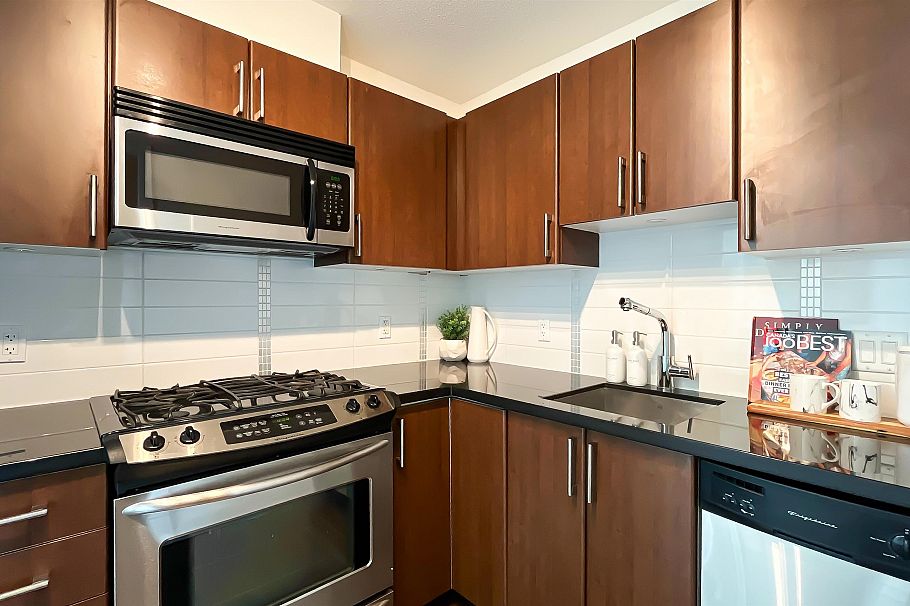 1106 1068 W Broadway Vancouver, BC - 9