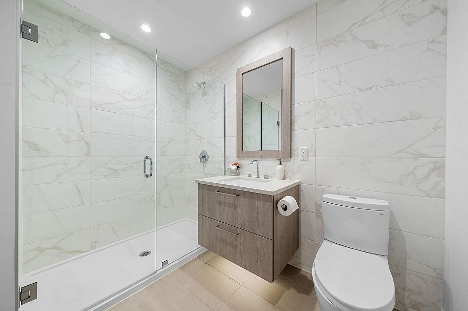 413 747 E 3rd Street North Vancouver, BC - 35