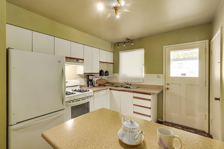 1118 Cloverley Street North Vancouver, BC - 19