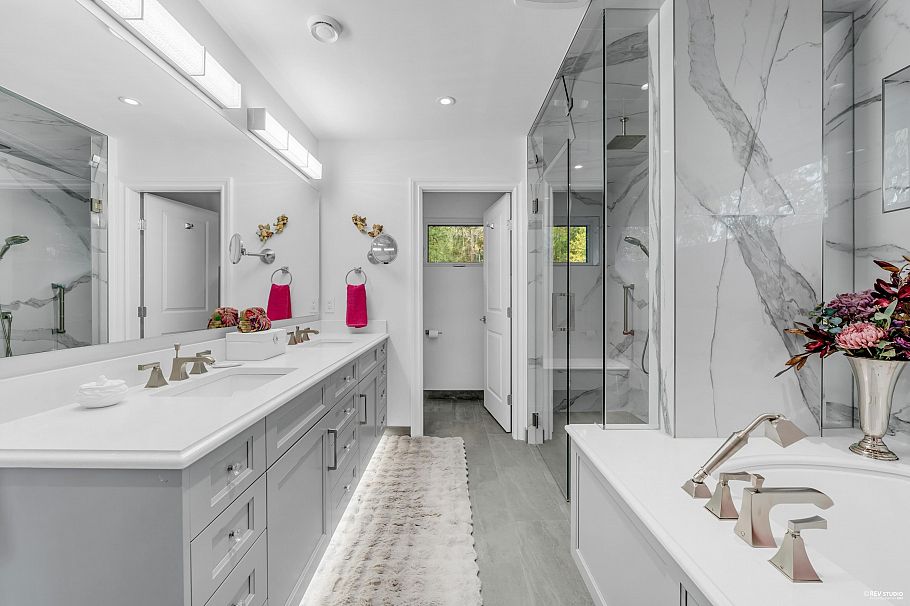 1812 Cardinal Crescent North Vancouver, BC - 18