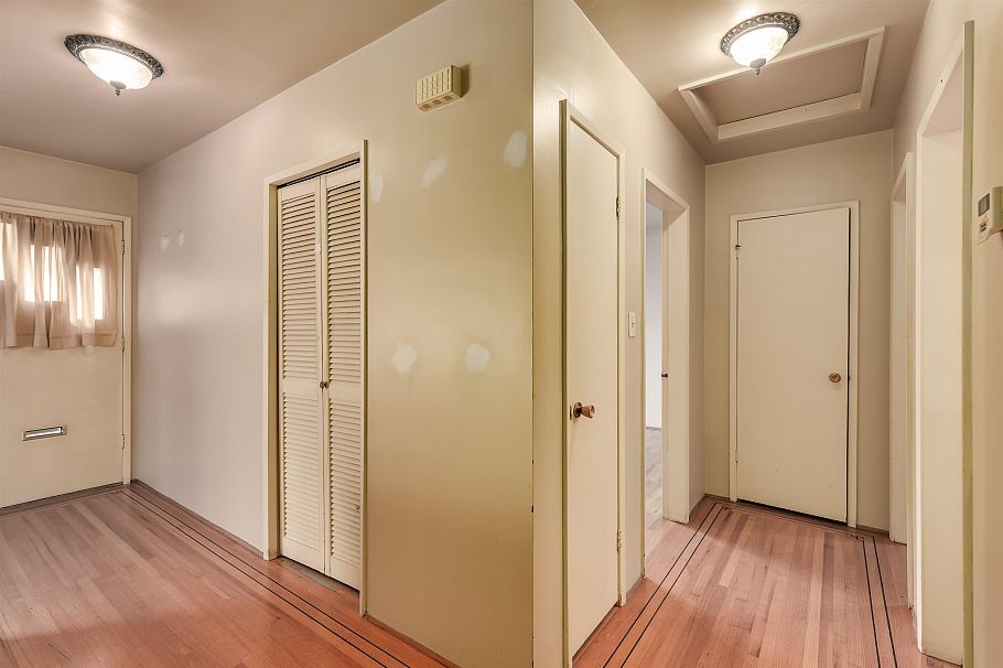 1118 Cloverley Street North Vancouver, BC - 21