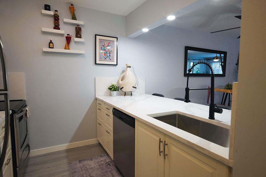 204 1550 Mariner Walk Vancouver, BC - 19