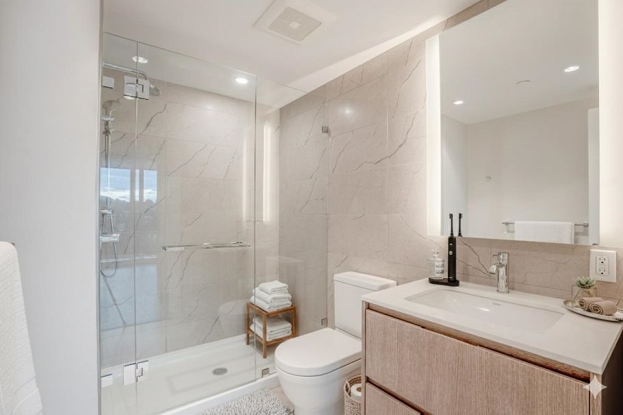 2201 1500 Fern Street North Vancouver, BC - 8