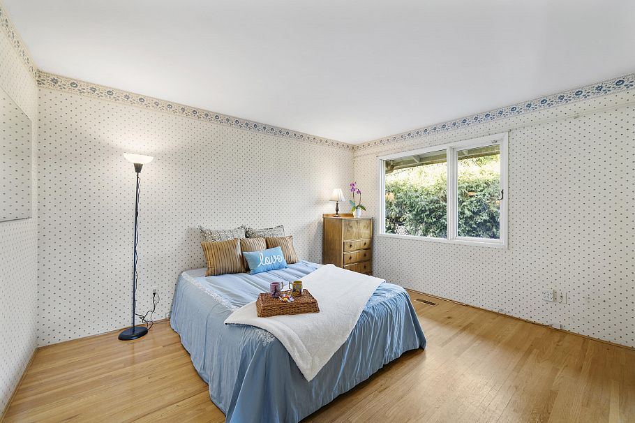 437 E 29th Street North Vancouver, BC - 18