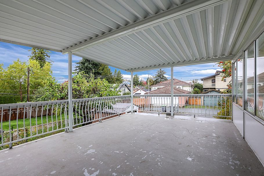 2431 E 12th Avenue Vancouver, BC - 26