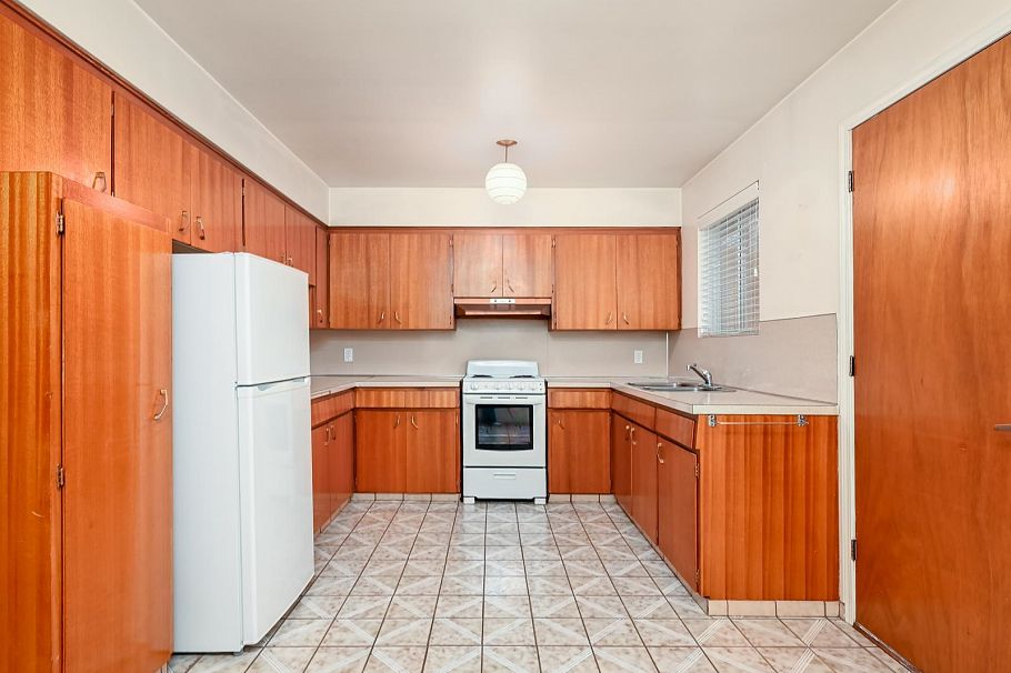 3226 E 1st Avenue Vancouver, BC - 3