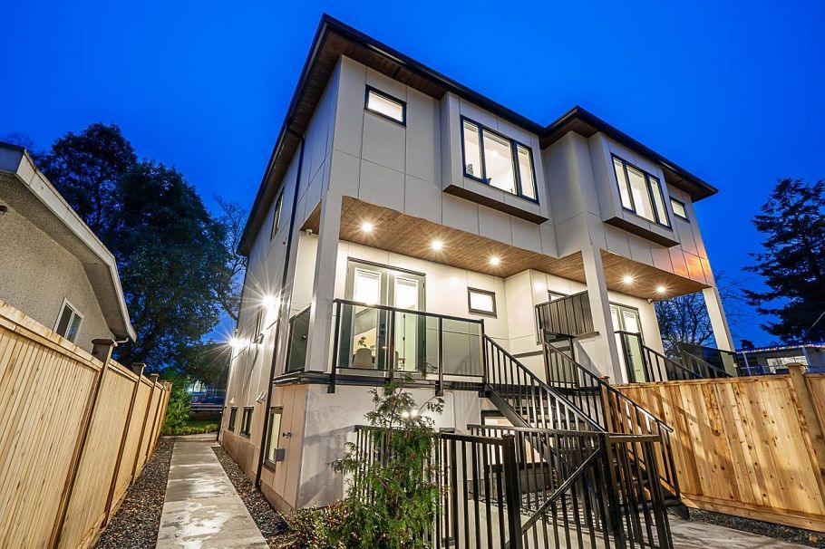 2331 E 49th Avenue Vancouver, BC - 32