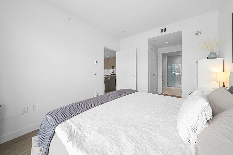 413 747 E 3rd Street North Vancouver, BC - 19