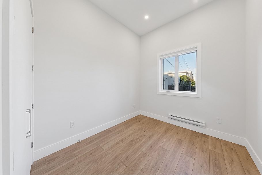 3711 W 24th Avenue Vancouver, BC - 40