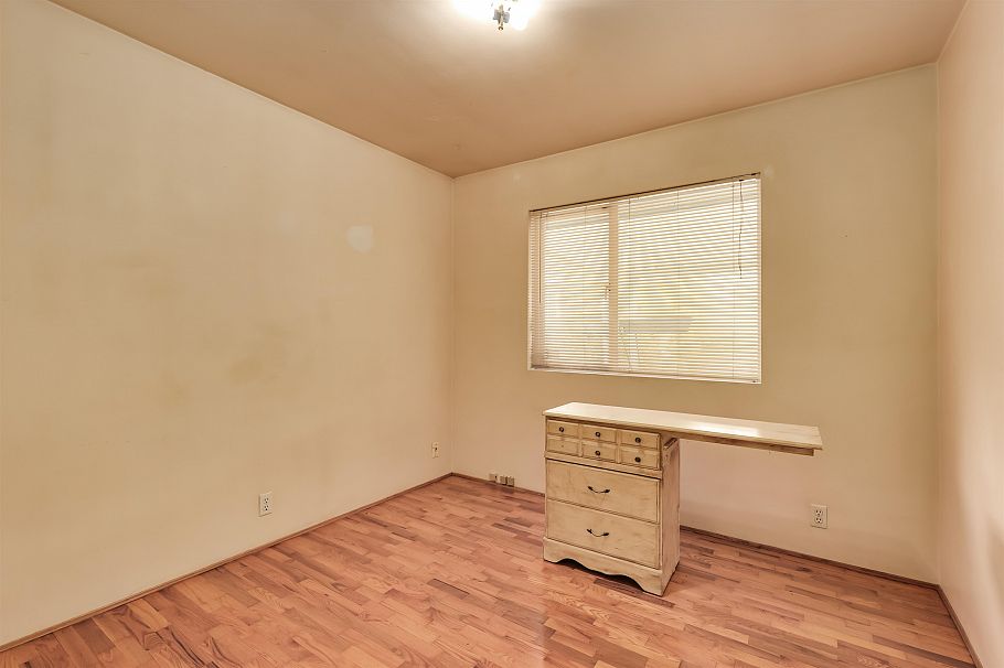 1118 Cloverley Street North Vancouver, BC - 27