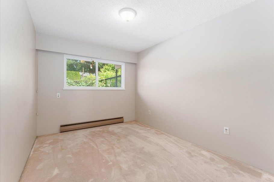 1228 Adderley Street North Vancouver, BC - 17