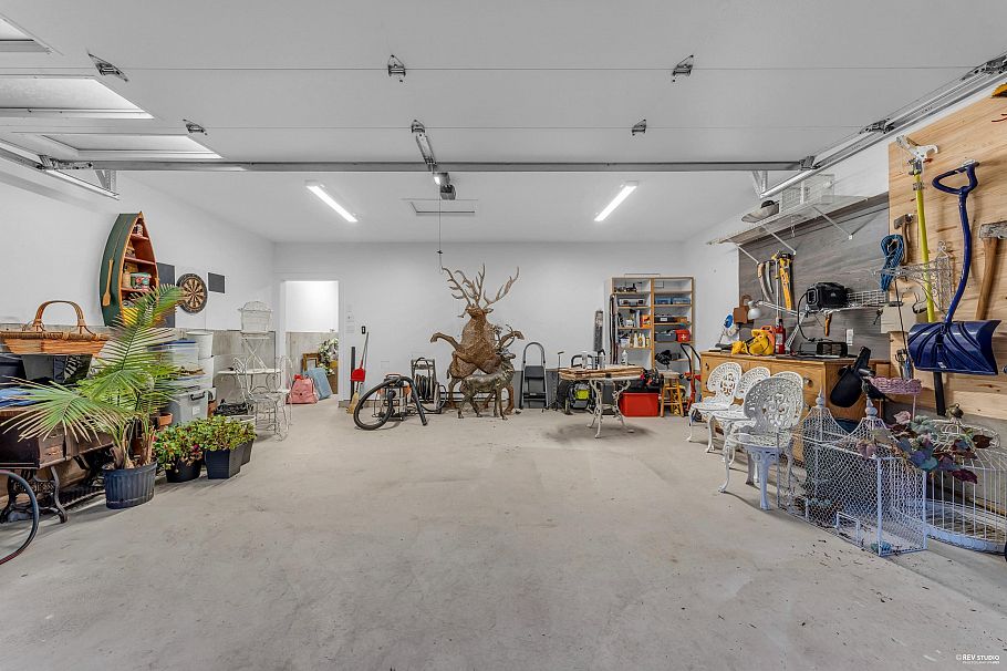 1812 Cardinal Crescent North Vancouver, BC - 30