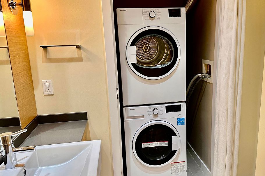 2002 135 E 17th Street North Vancouver, BC - 28