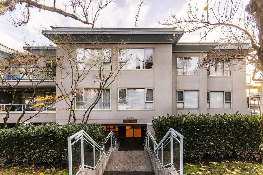 206 1085 W 17th Street North Vancouver, BC - 2