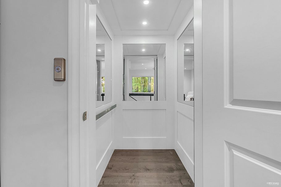 1812 Cardinal Crescent North Vancouver, BC - 13