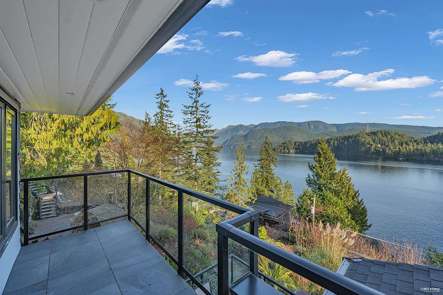 1812 Cardinal Crescent North Vancouver, BC - 19