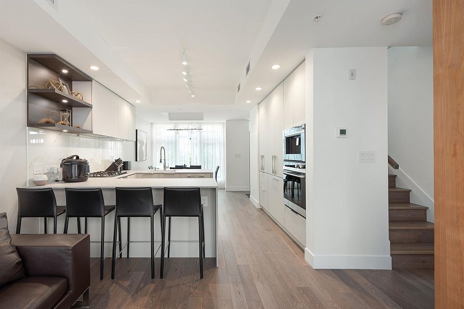 124 2070 Curling Road North Vancouver, BC - 3