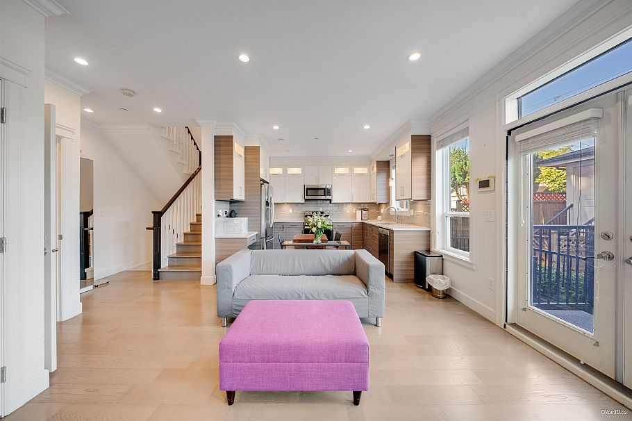 5319 Chambers Street Vancouver, BC - 1