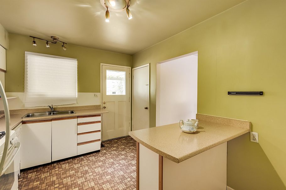 1118 Cloverley Street North Vancouver, BC - 20