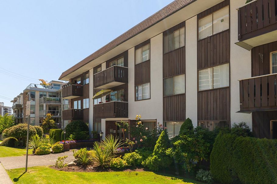 116 1345 Chesterfield Avenue North Vancouver, BC - 2