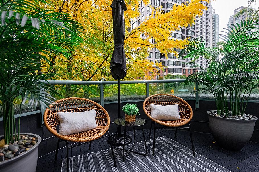 898 Hamilton Street Vancouver, BC - 1