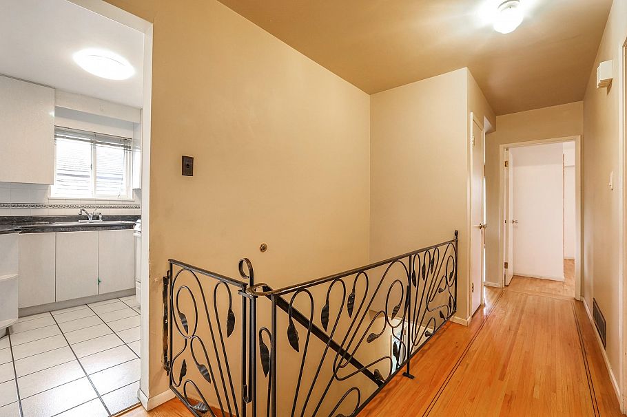 2431 E 12th Avenue Vancouver, BC - 15