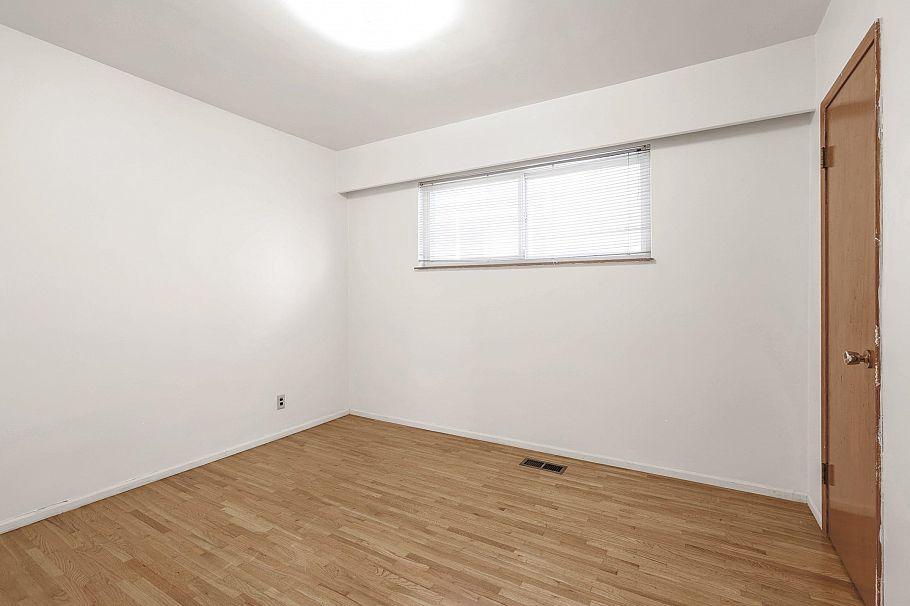 2431 E 12th Avenue Vancouver, BC - 12