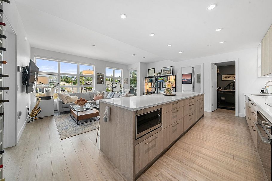 413 747 E 3rd Street North Vancouver, BC - 1