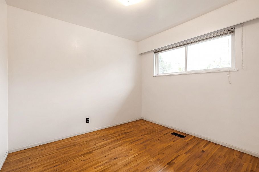 2431 E 12th Avenue Vancouver, BC - 14