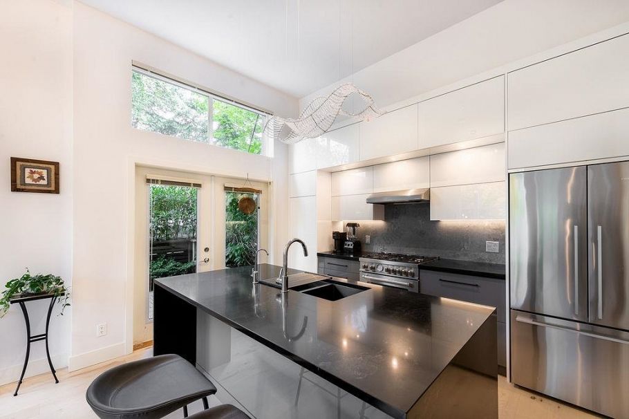 5952 Chancellor Mews Vancouver, BC - 10