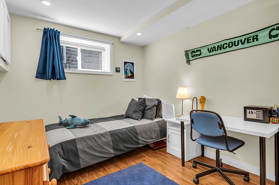 2433 Philip Avenue North Vancouver, BC - 25