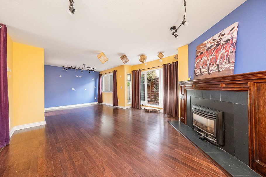 3 237 W 16th Street North Vancouver, BC - 17