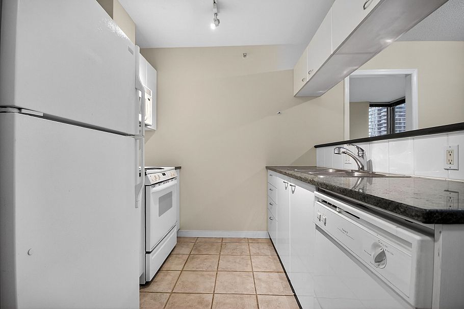801 1367 Alberni Street Vancouver, BC - 3